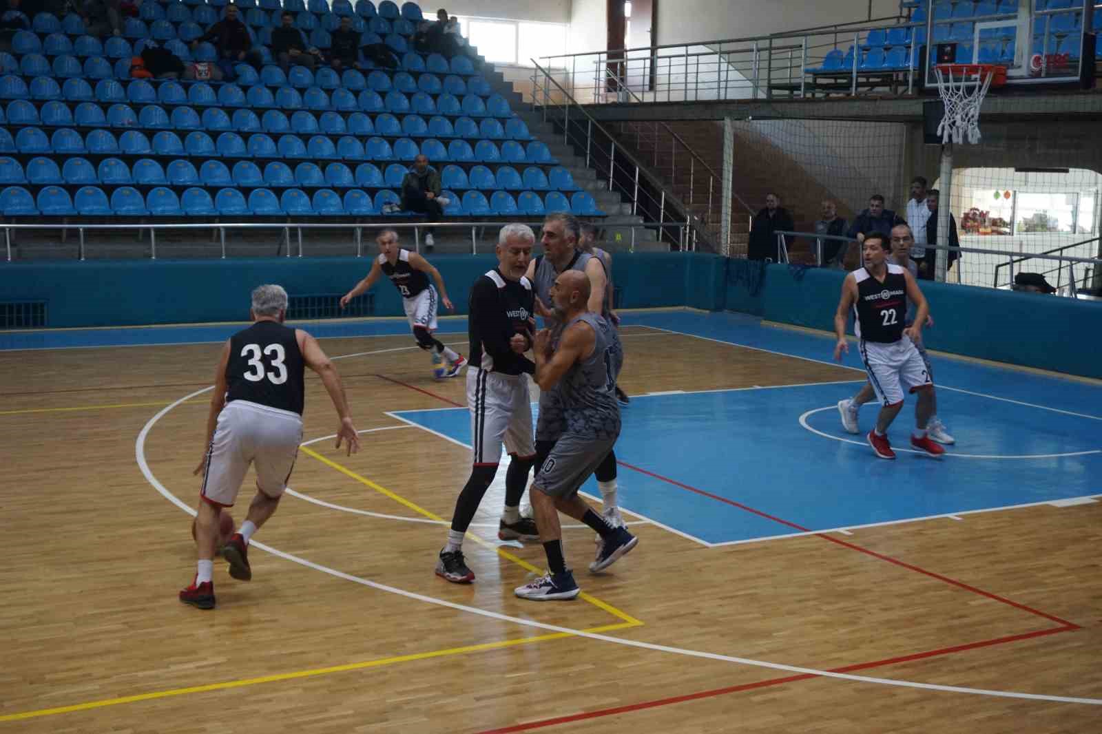 Edirnede Uluslararası Veteran Basketbol Turnuvası Başladı
